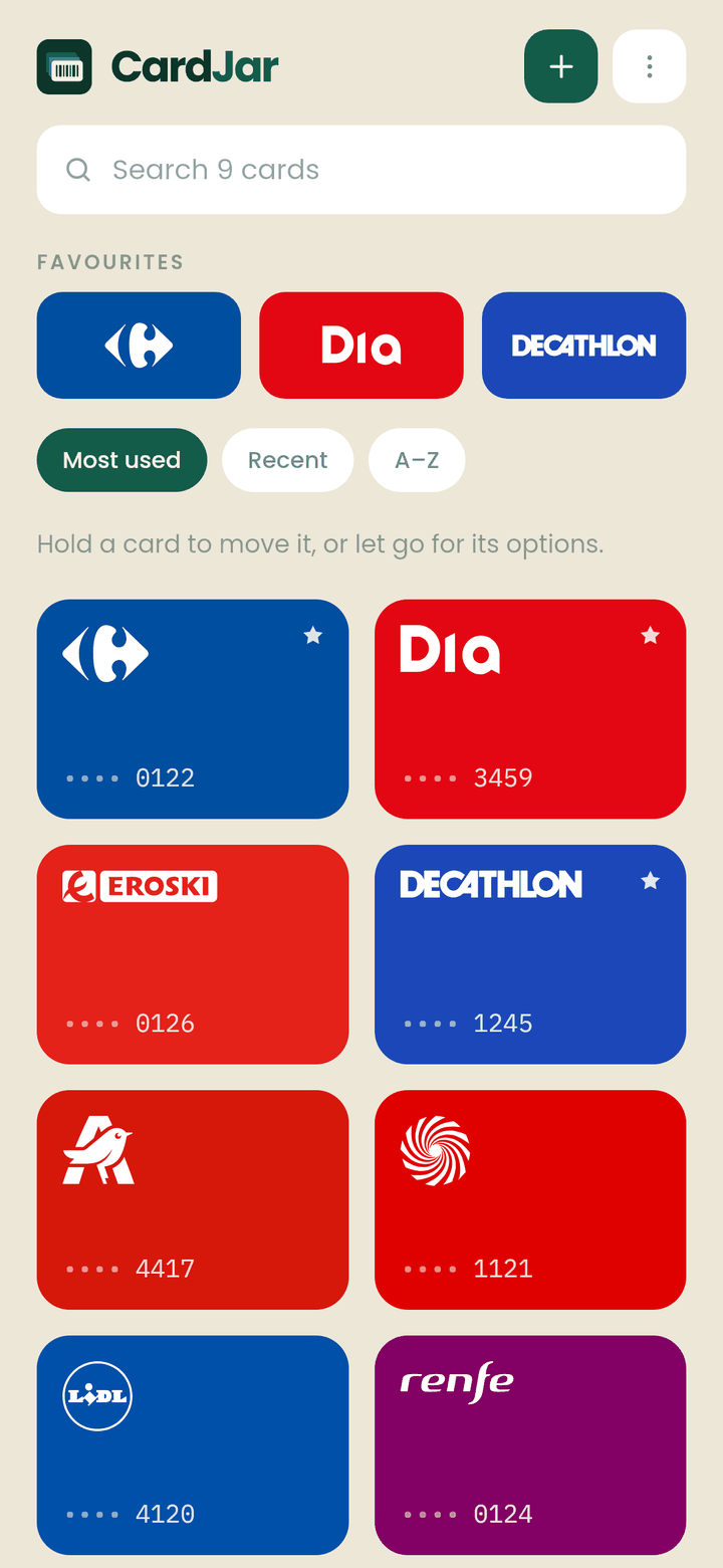The CardJar jar screen: a grid of loyalty cards in each retailer's own colour, with Carrefour, Club Dia and Decathlon pinned as favourites