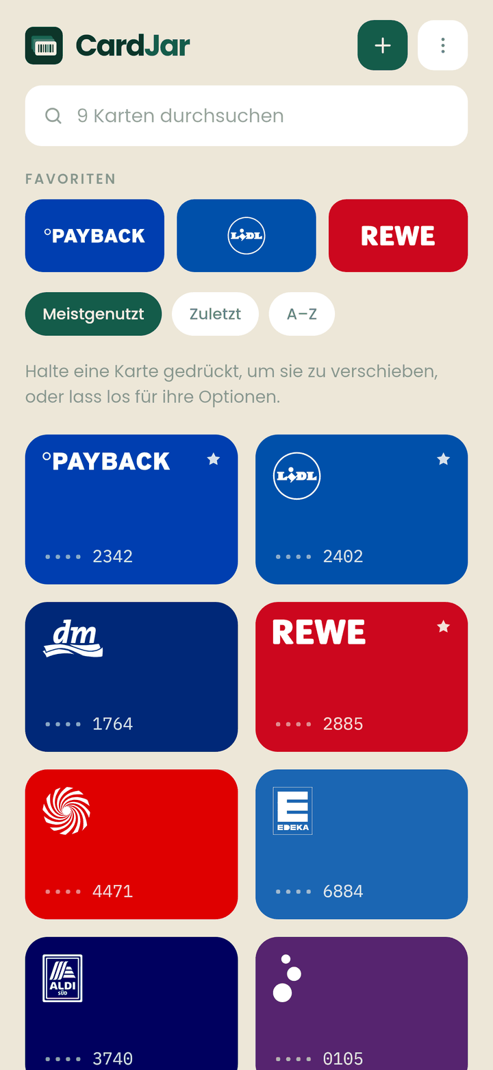 Die CardJar Übersicht: ein Raster aus Kundenkarten in der jeweiligen Farbe des Händlers, mit Payback, Lidl Plus und REWE als Favoriten