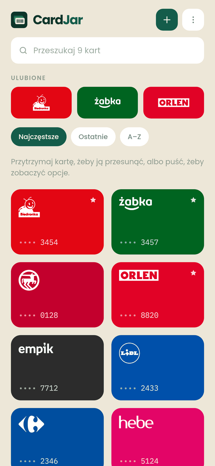 Ekran główny CardJar: siatka kart lojalnościowych w kolorach sieci handlowych, z Moja Biedronka, Żappka i ORLEN VITAY jako ulubionymi
